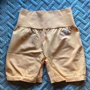 *SOLD* gymshark yellow vital seamless 2.0 shorts - (brand new without tags)